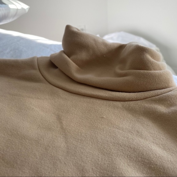 beige cropped turtle neck - Picture 2 of 3